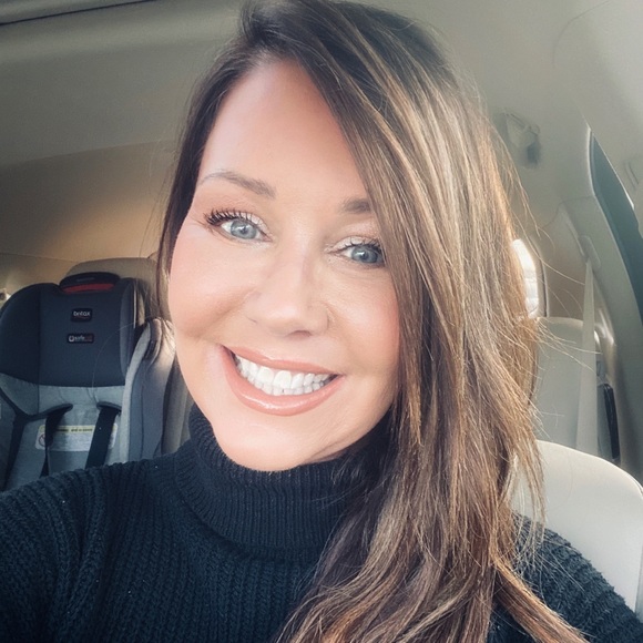 Meet your Posher, Jackie - Picture 3 of 3